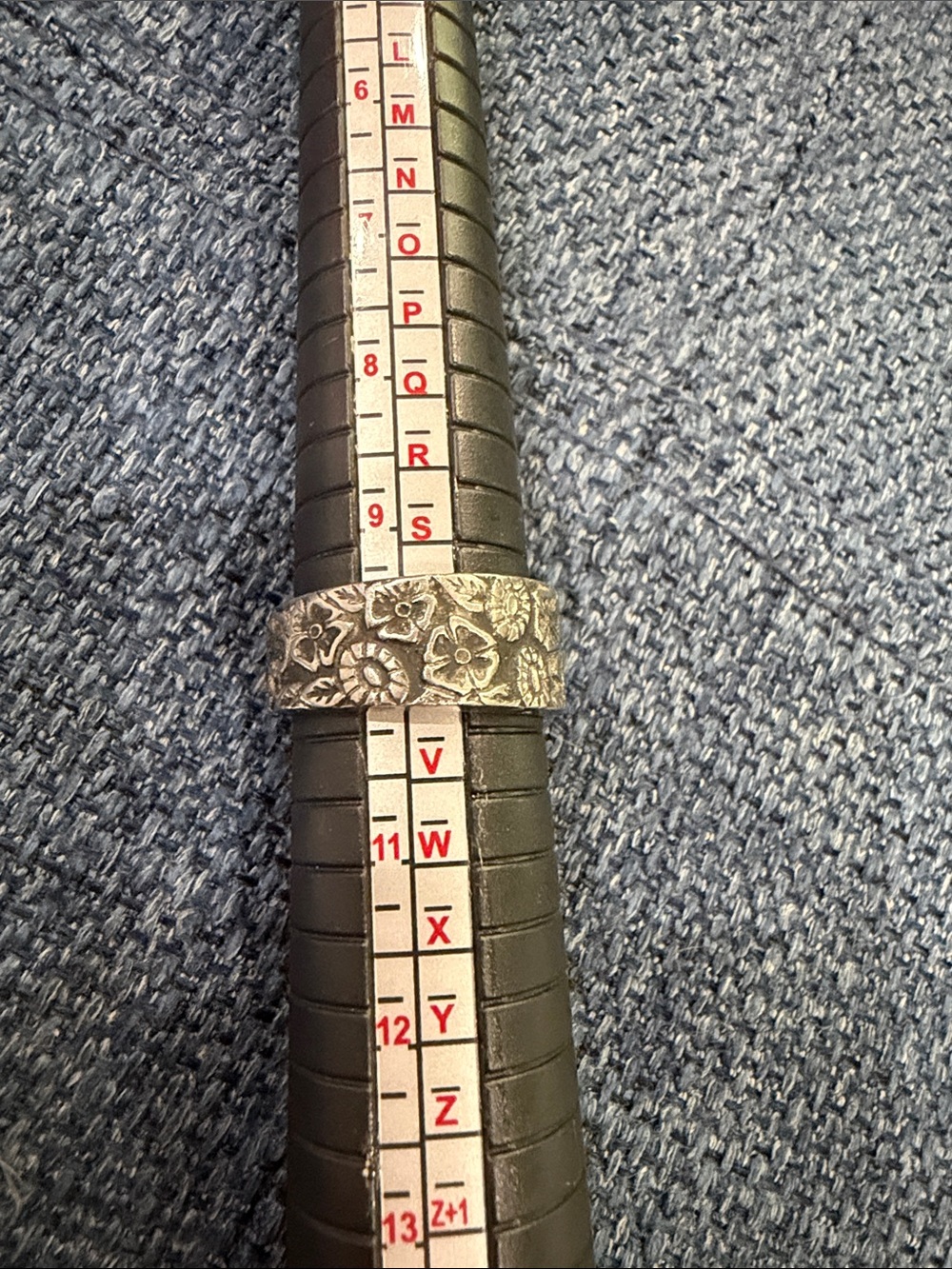 Floral Textured Silver Band Ring - Picture 5 of 5